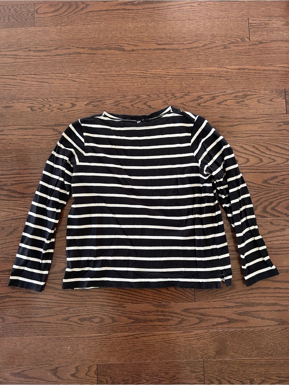 Uniqlo Black & White Striped Long-Sleeve Top